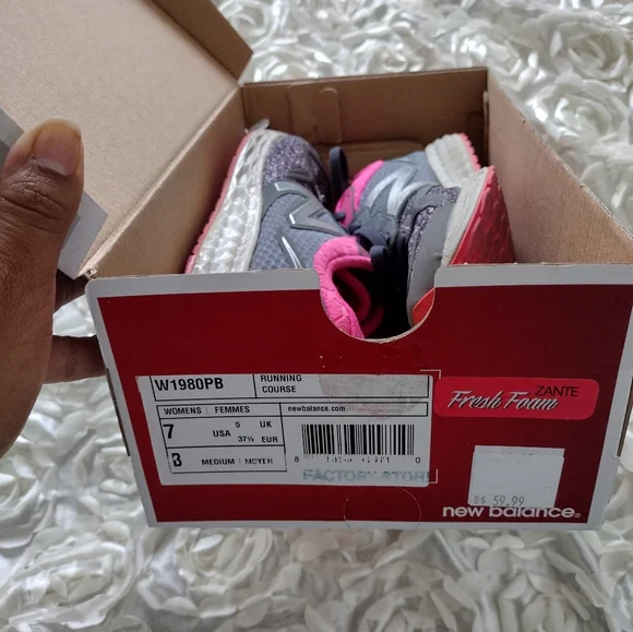 New balance tennis shoes - Picture 7 of 7